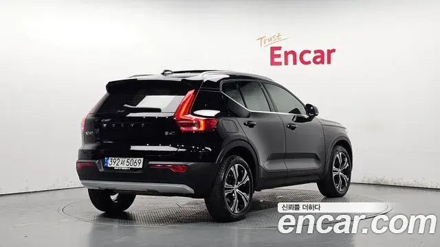 Volvo XC40 2022 — Фото 2/20