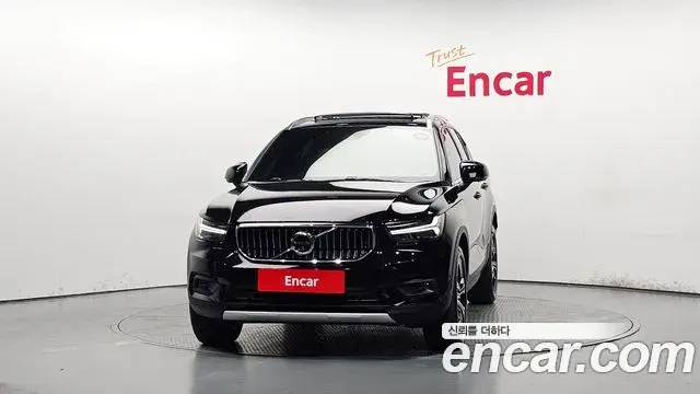 Volvo XC40 2022 — Фото 3/20