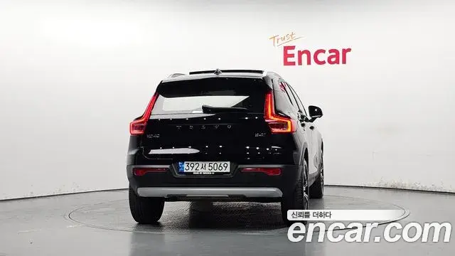 Volvo XC40 2022 — Фото 4/20