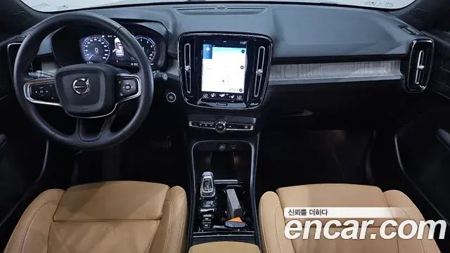 Volvo XC40 2022 — Фото 7/20