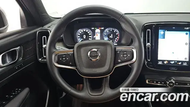 Volvo XC40 2022 — Фото 13/20