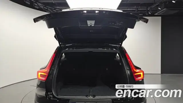 Volvo XC40 2022 — Фото 20/20