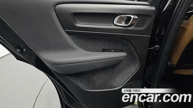 Volvo XC40 2022 — Photo 34/34