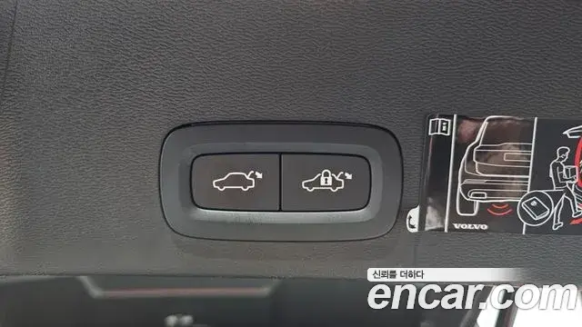 Volvo XC40 2022 — Photo 5/34
