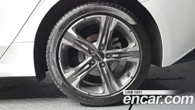 Kia K5 2022 — Photo 10/32