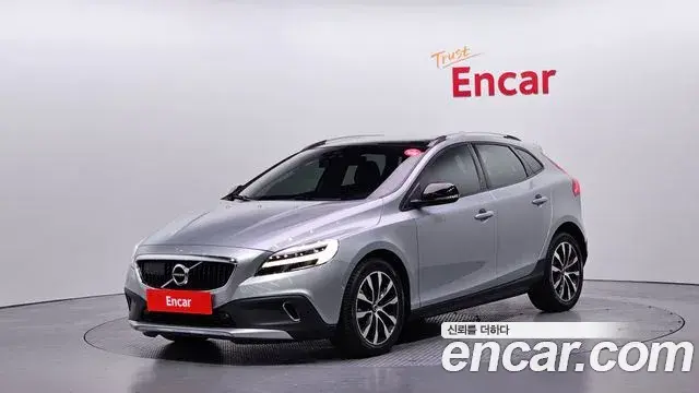 Volvo V40 Cross Country 2019 — Şəkil 25/33