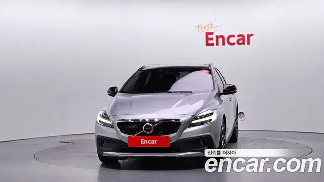 Volvo V40 Cross Country 2019 — Şəkil 13/33