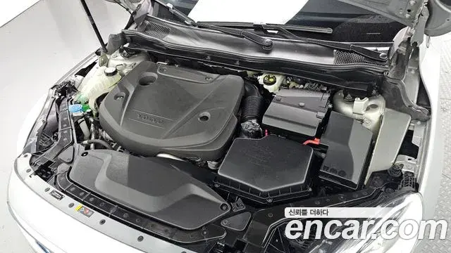 Volvo V40 Cross Country 2019 — Şəkil 18/33