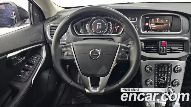 Volvo V40 Cross Country 2019 — Şəkil 20/33