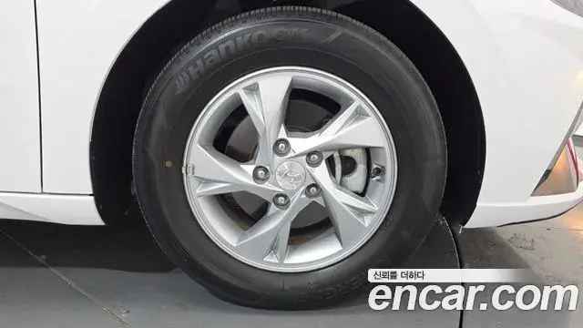 Hyundai The New Avante Hybrid 2021 — Photo 13/32