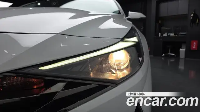 Hyundai The New Avante Hybrid 2021 — Photo 2/32