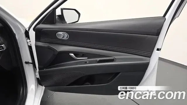 Hyundai The New Avante Hybrid 2021 — Photo 31/32