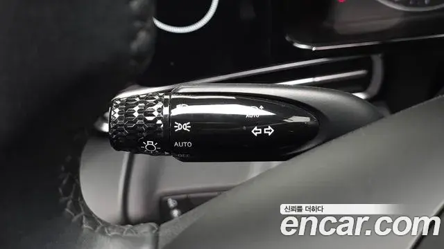 Hyundai The New Avante Hybrid 2021 — Photo 7/32