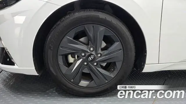 Hyundai The New Avante Hybrid 2022 — Photo 21/30