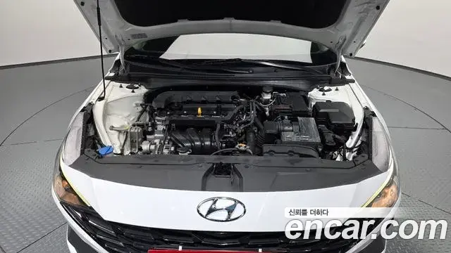 Hyundai The New Avante Hybrid 2022 — Photo 16/30