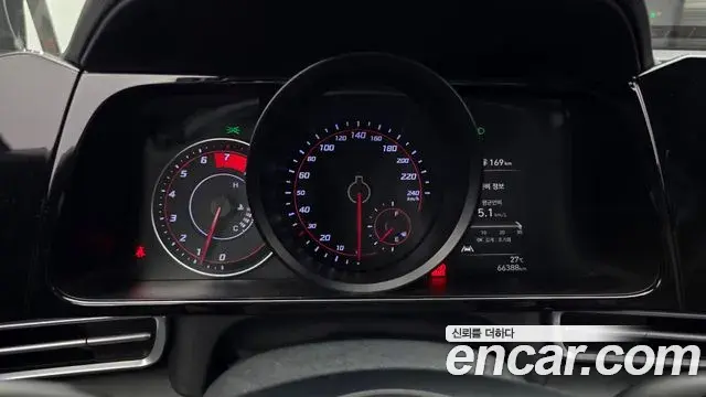 Hyundai The New Avante Hybrid 2022 — Photo 13/30