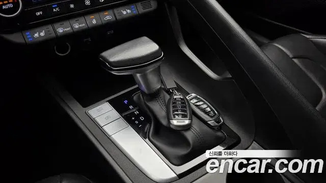 Hyundai The New Avante Hybrid 2022 — Photo 2/30