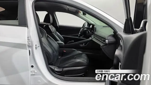 Hyundai The New Avante Hybrid 2022 — Photo 9/30