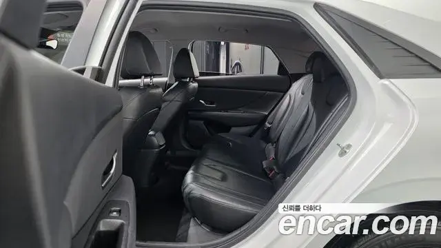 Hyundai The New Avante Hybrid 2022 — Photo 14/30