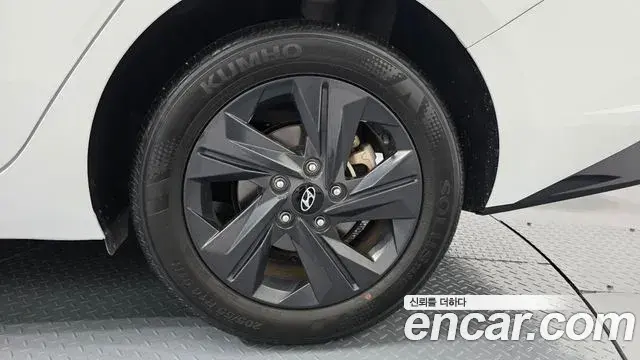 Hyundai The New Avante Hybrid 2022 — Photo 29/30