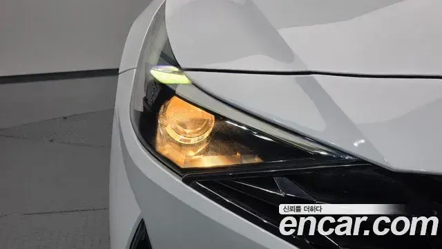 Hyundai The New Avante Hybrid 2022 — Photo 3/30