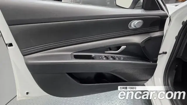 Hyundai The New Avante Hybrid 2022 — Photo 10/30
