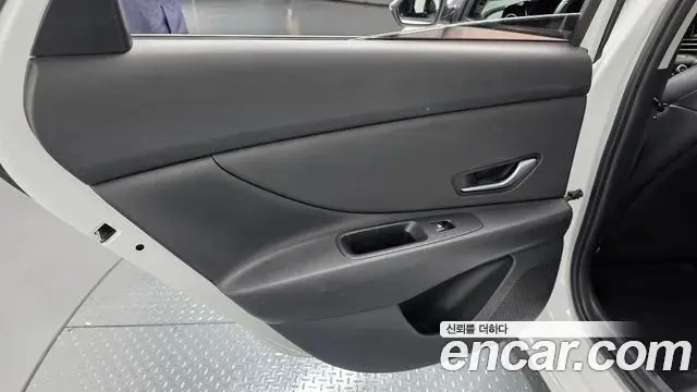 Hyundai The New Avante Hybrid 2022 — Photo 6/30