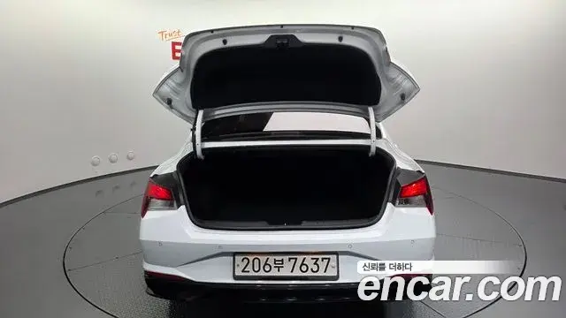 Hyundai The New Avante Hybrid 2022 — Photo 7/30