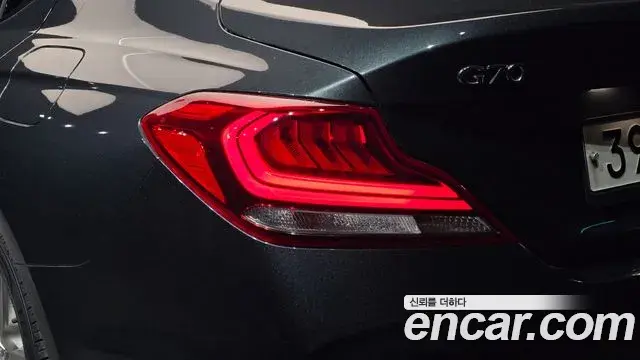 Genesis G70 2018 — Photo 13/32