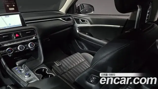 Genesis G70 2018 — Photo 22/32