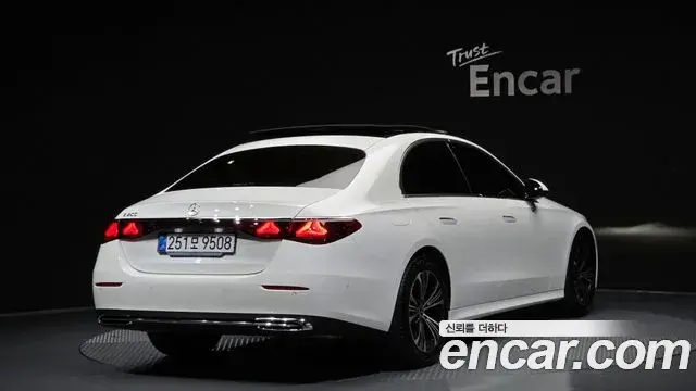 Mercedes-Benz E-Class 2025 — Фото 2/20
