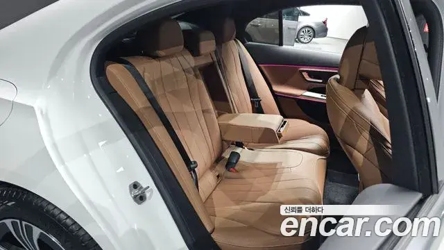 Mercedes-Benz E-Class 2025 — Фото 11/20