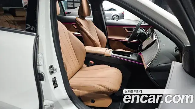 Mercedes-Benz E-Class 2025 — Фото 12/20