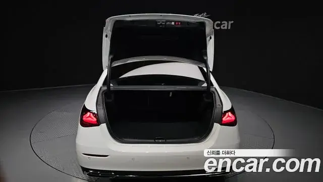 Mercedes-Benz E-Class 2025 — Фото 20/20
