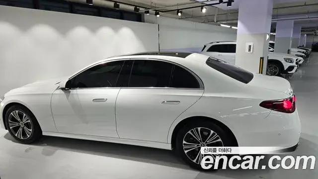 Mercedes-Benz E-Class 2025 — Фото 7/20