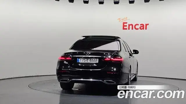 Mercedes-Benz E-Class 2022 — Фото 4/20