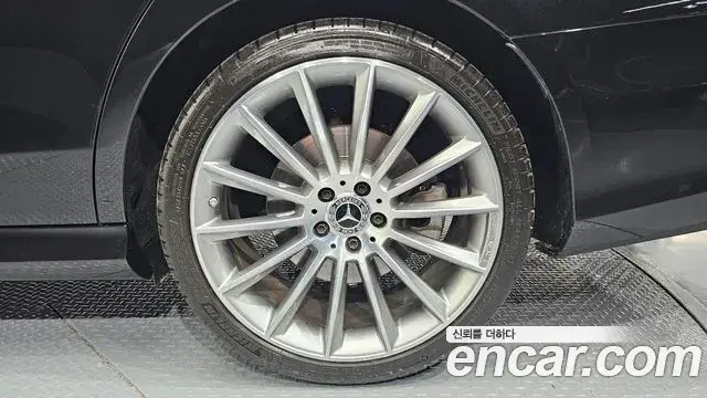 Mercedes-Benz E-Class 2022 — Şəkil 17/30