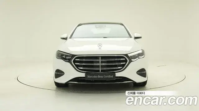 Mercedes-Benz E-Class 2025 — Фото 2/17