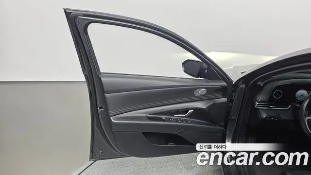 Hyundai The New Avante Hybrid 2022 — Photo 21/35