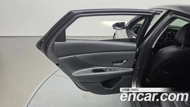 Hyundai The New Avante Hybrid 2022 — Photo 28/35