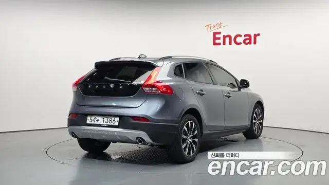 Volvo V40 Cross Country 2019 — Photo 10/31