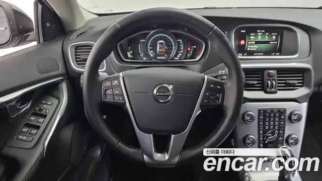 Volvo V40 Cross Country 2019 — Photo 11/31