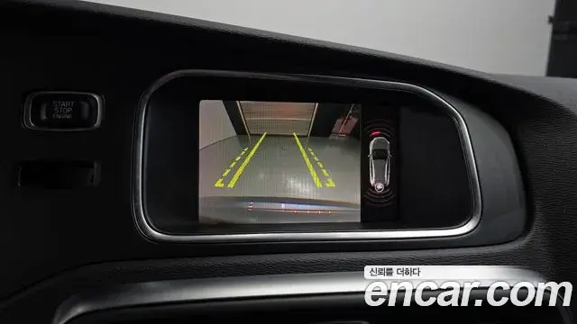 Volvo V40 Cross Country 2019 — Photo 30/31
