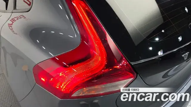 Volvo V40 Cross Country 2019 — Photo 31/31