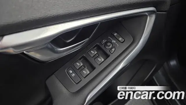 Volvo V40 Cross Country 2019 — Photo 14/31