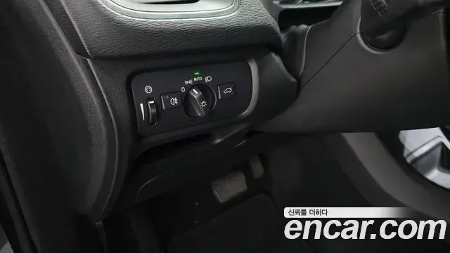 Volvo V40 Cross Country 2019 — Photo 27/31