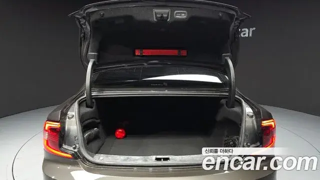 Volvo S90 2021 — ფოტო 13/20