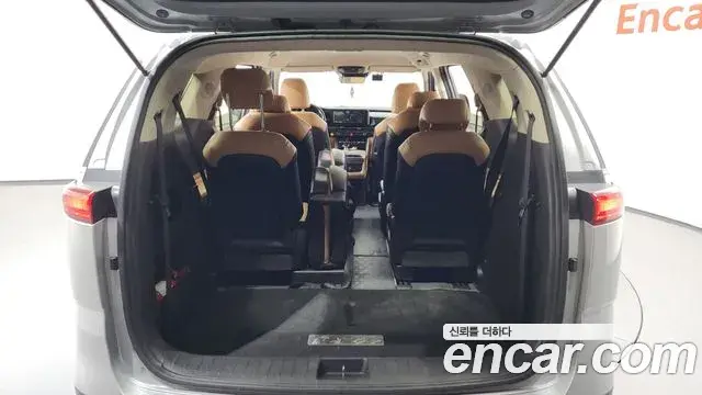 Kia Carnival 2021 — Фото 18/20