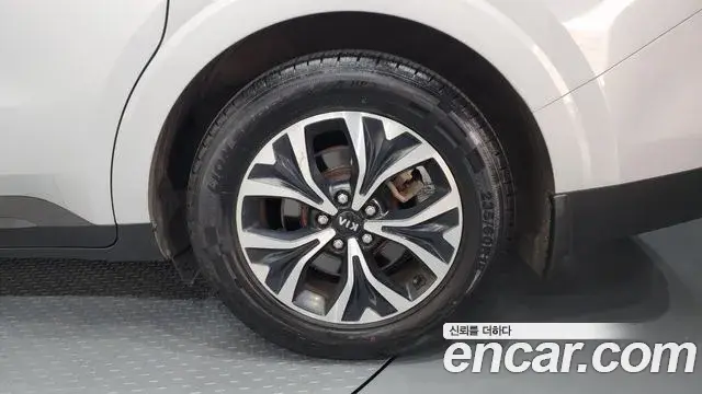 Kia Carnival 2021 — Şəkil 24/35