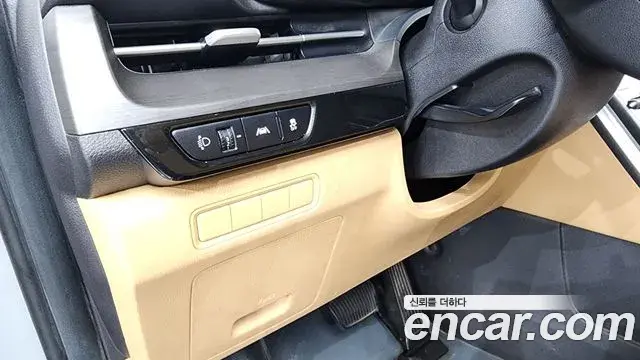 Kia Carnival 2021 — Şəkil 33/35